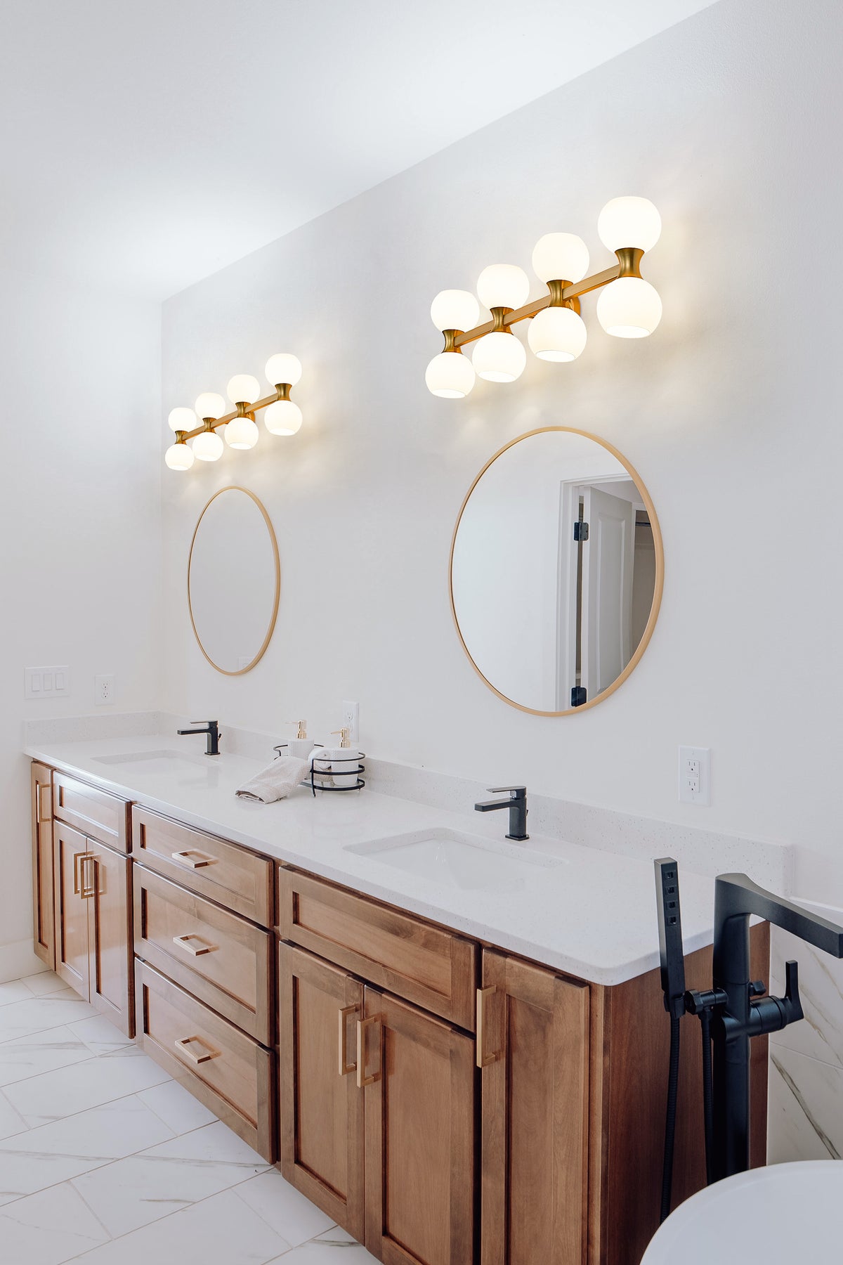 Luminaire de vanité Artemis Or moderne, 35" – vue 3