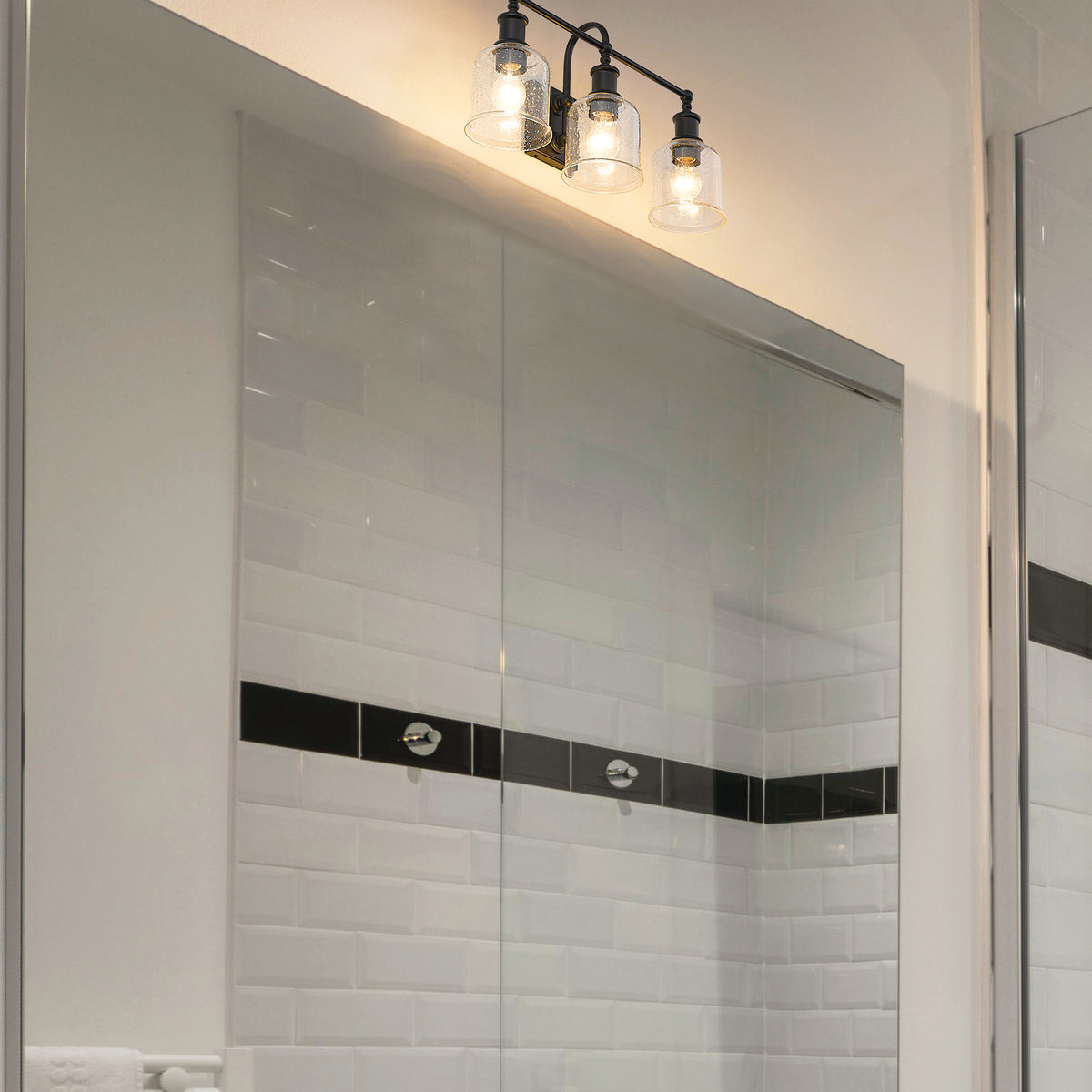 Luminaire de vanité Bryant Noir mat, Grené transparent, 24" – vue 2