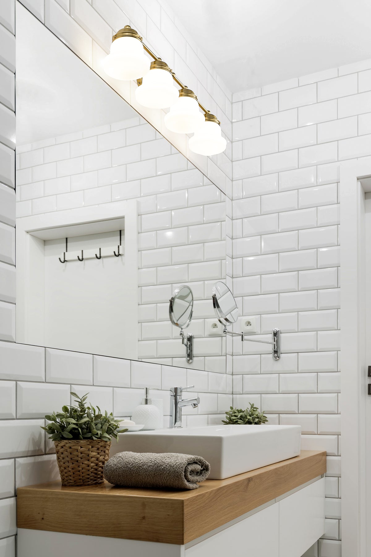 Luminaire de vanité Vaughn Or luxe, Opale mate, 31 1/2" – vue 2