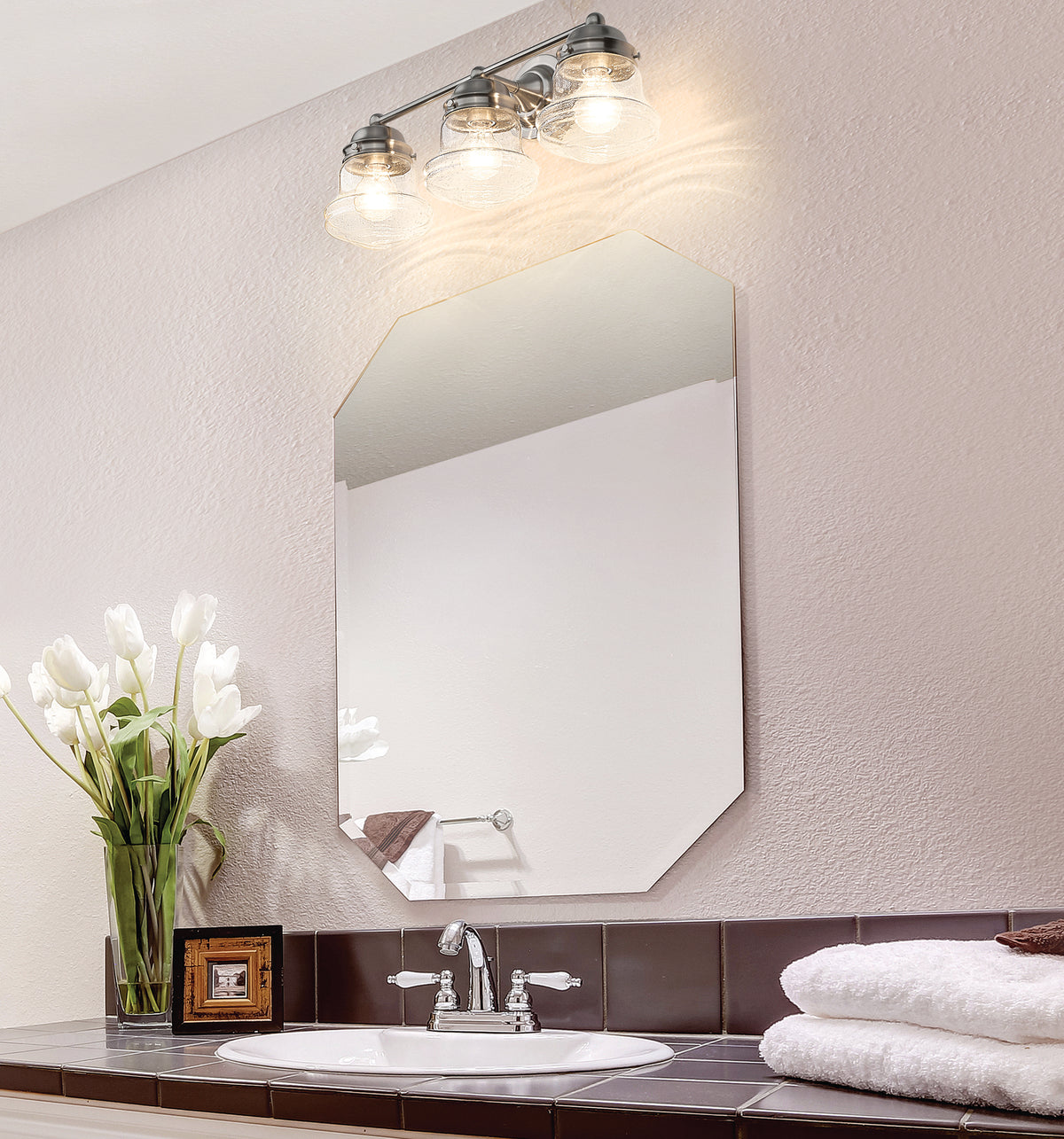 Luminaire de vanité Vaughn Nickel brossé, Grené transparent, 22 1/2" – vue 3