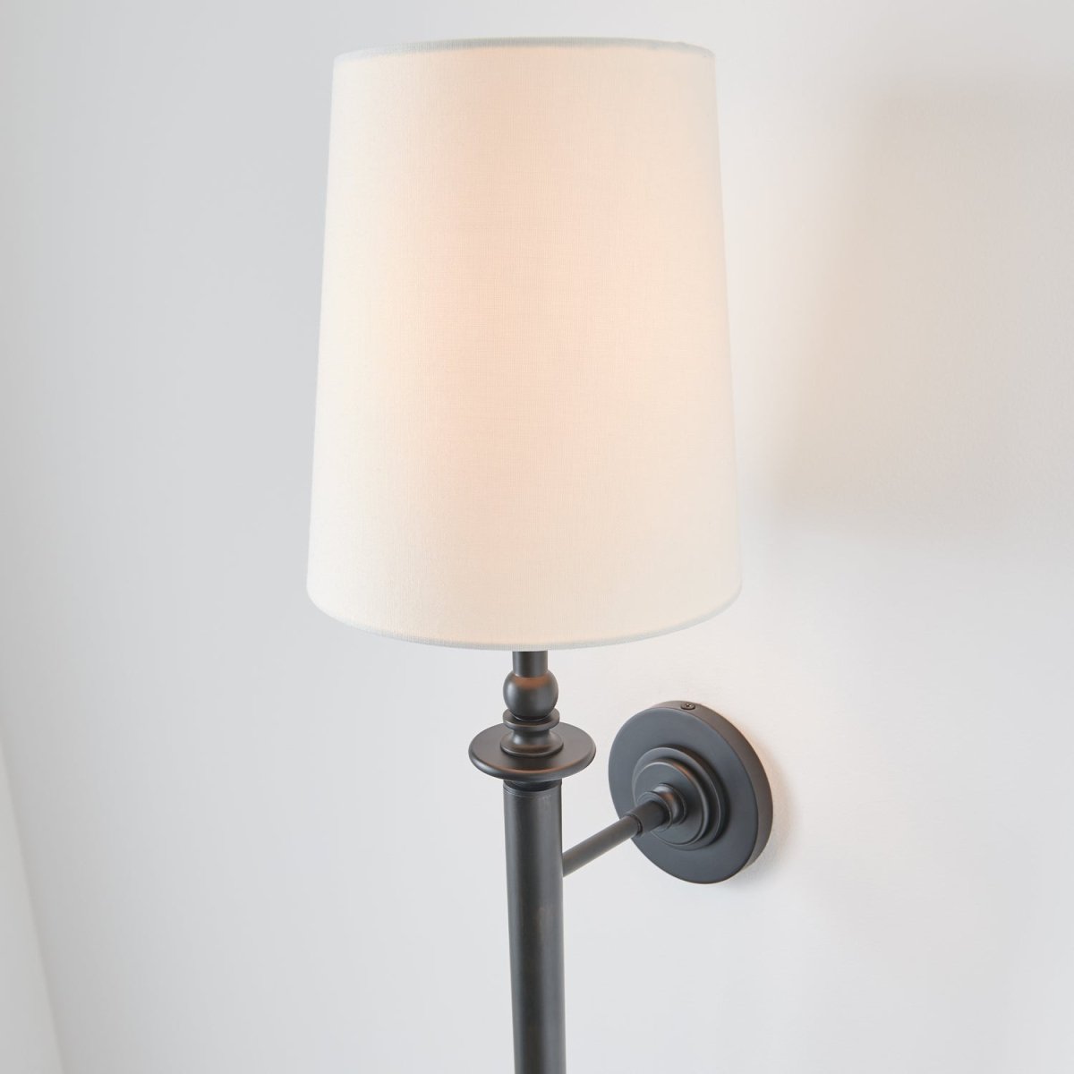 Applique murale Capri - Nickel poli 8" by Visual Comfort Studio | Luminaires & cie