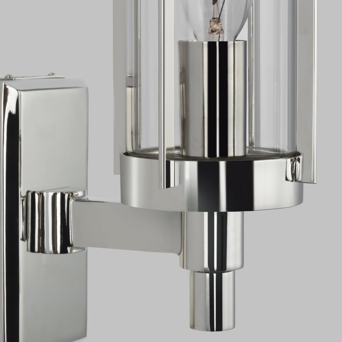 Applique murale Flynn - Laiton vieilli dans le temps by Visual Comfort Studio | Luminaires & cie