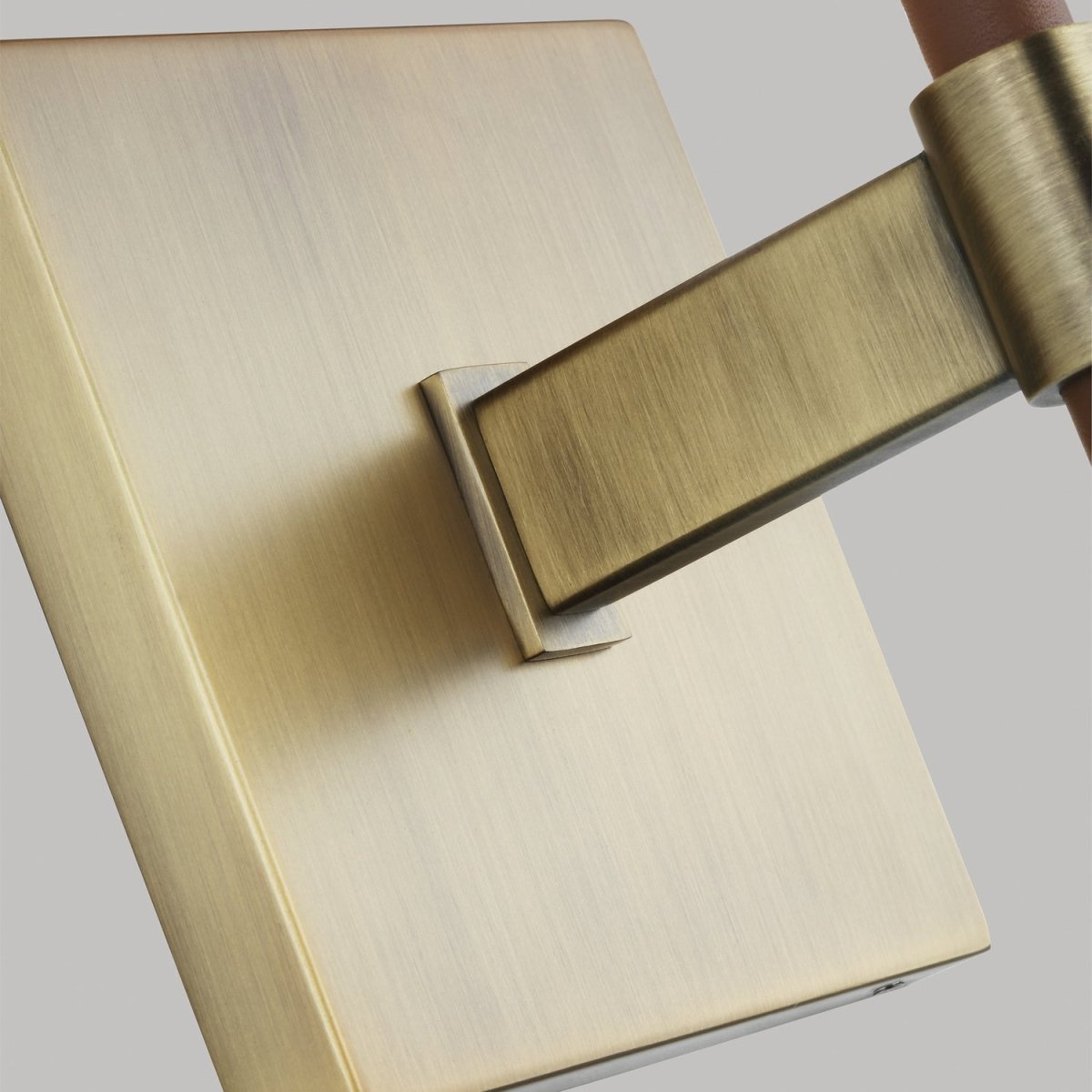 Applique murale Katie - Laiton vieilli dans le temps 13 1/2" by Visual Comfort Studio | Luminaires & cie