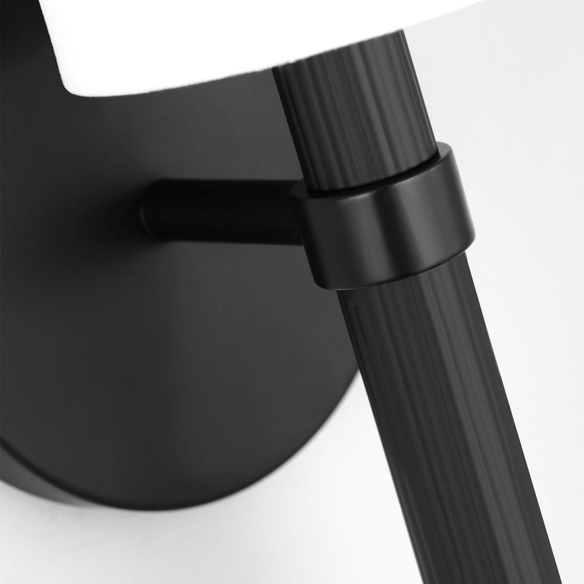 Applique murale Manor - Laiton satiné by Visual Comfort Studio | Luminaires & cie