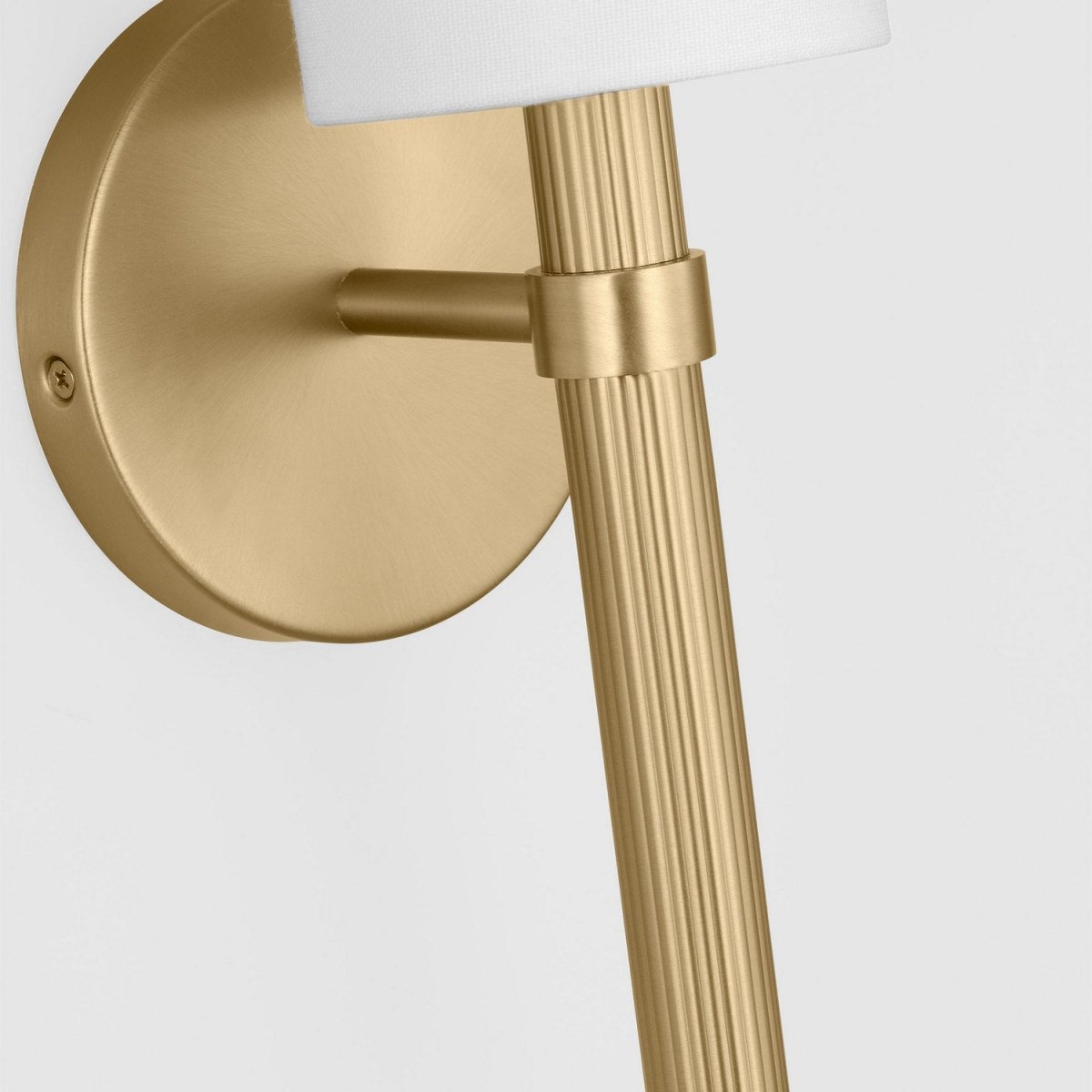 Applique murale Manor - Laiton satiné by Visual Comfort Studio | Luminaires & cie