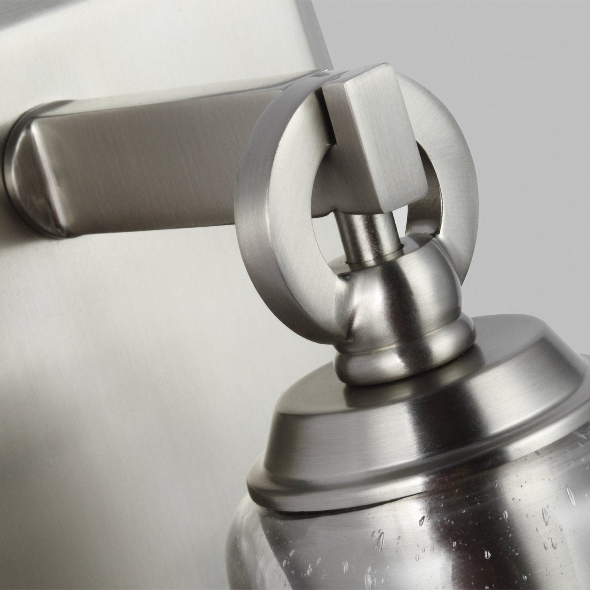 Applique murale Monterro - Nickel satiné by Visual Comfort Studio | Luminaires & cie