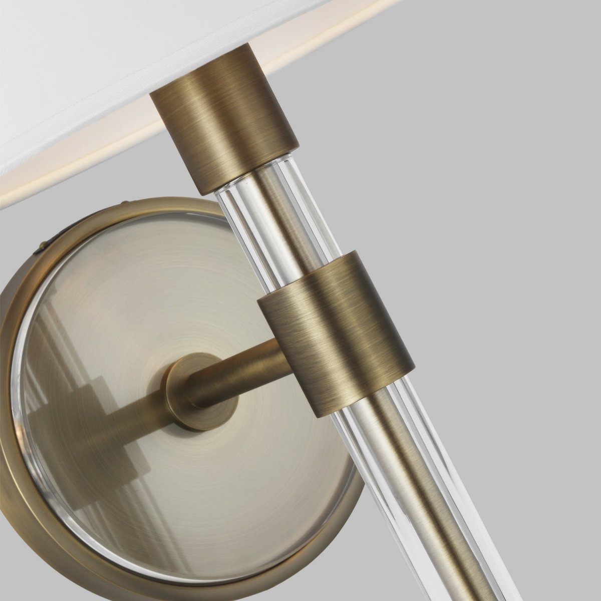Applique murale Robert - Laiton vieilli dans le temps 9" by Visual Comfort Studio | Luminaires & cie