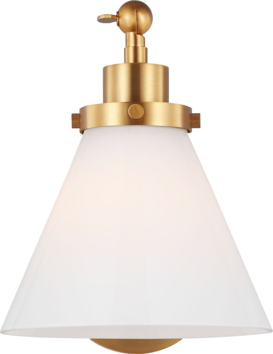 Applique murale simple bras cône Wellfleet - Laiton bruni Opalin by Visual Comfort Studio | Luminaires & cie