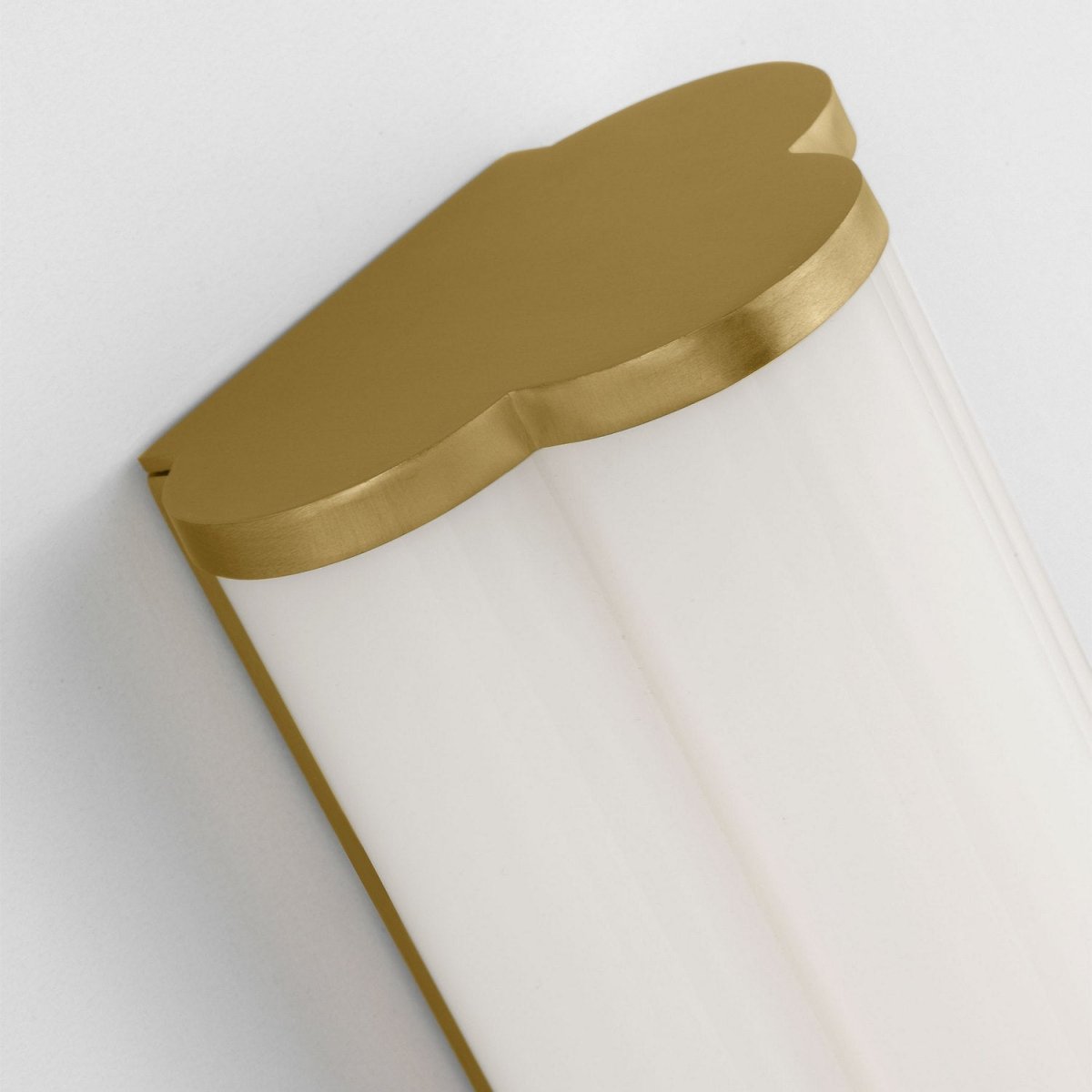 Barre d'éclairage de salle de bain Freya - 16" by Visual Comfort Studio | Luminaires & cie