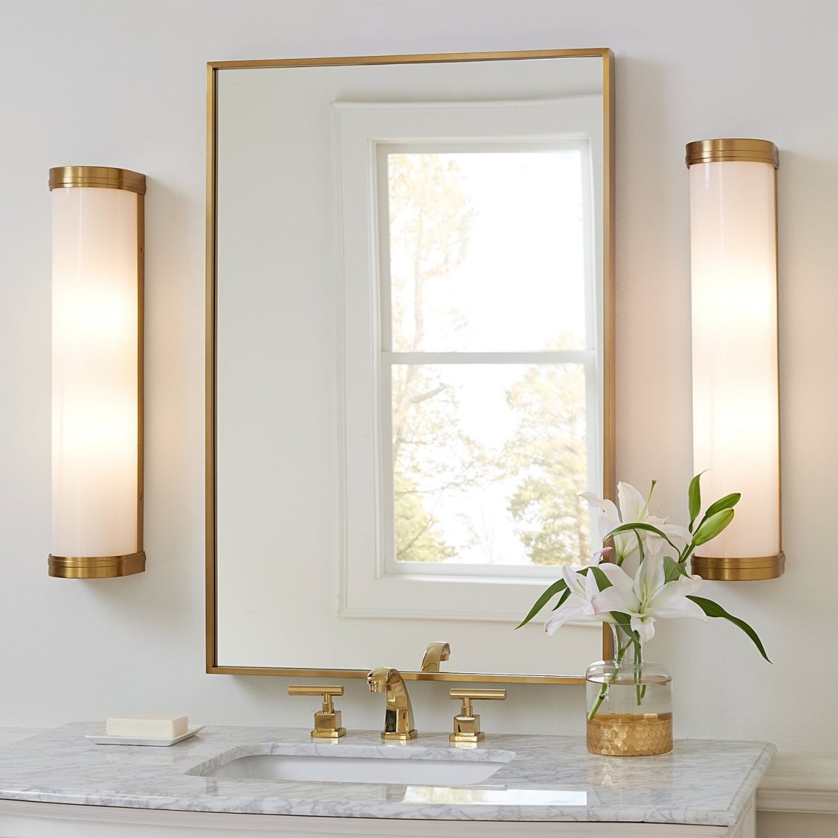 Barre d'éclairage de salle de bain Ifran - Nickel poli 24" by Visual Comfort Studio | Luminaires & cie