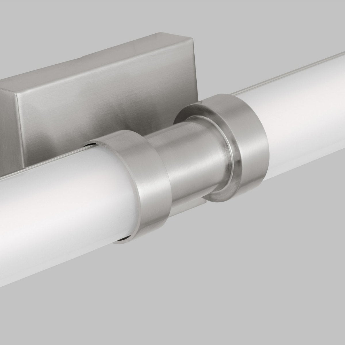 Barre d'éclairage de salle de bain Kiel - Nickel brossé 48" by Visual Comfort Studio | Luminaires & cie