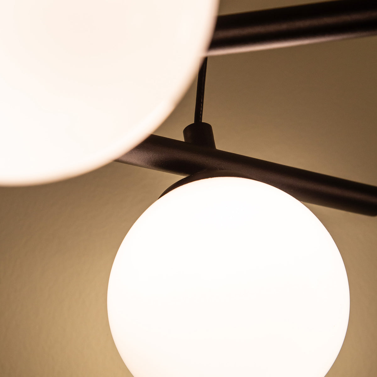 Lustre Amara Noir / Verre opale – vue 2
