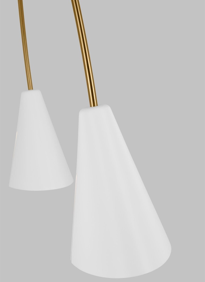 Chandelier Cambre - Matte blanc et laiton brûlé by Visual Comfort Studio | Luminaires & cie