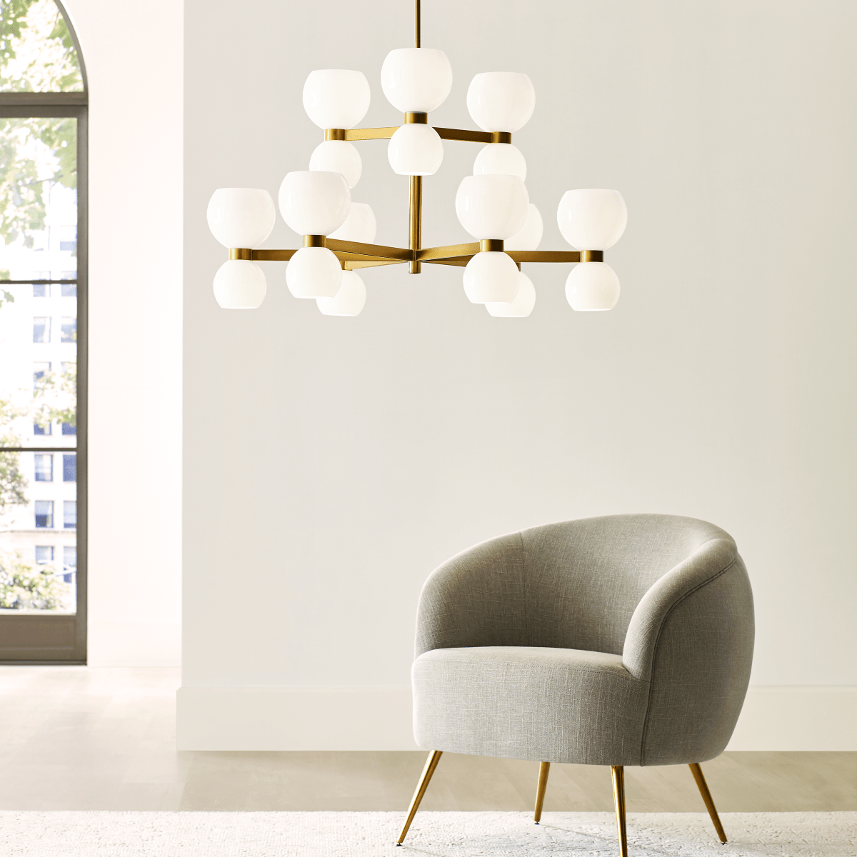 Chandelier Londyn - Laiton brûlé avec verre blanc lait 36 1/2" 18 by Visual Comfort Studio | Luminaires & cie