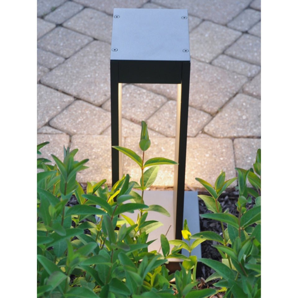 Éclairage Paysager Syntra - Bronze Piquet by Tech Lighting | Luminaires & cie