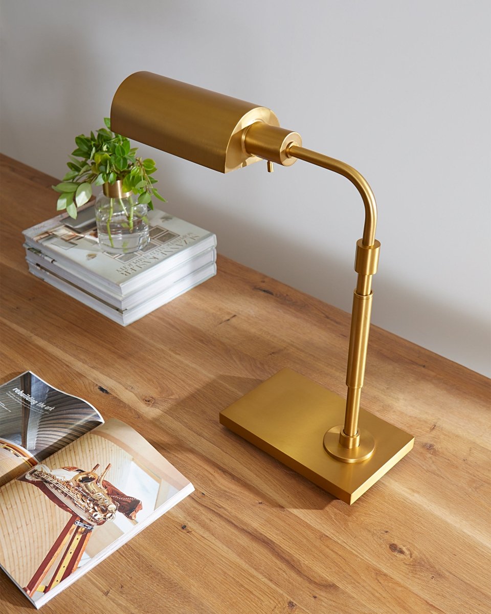 Lampe de bureau Kenyon - by Visual Comfort Studio | Luminaires & cie