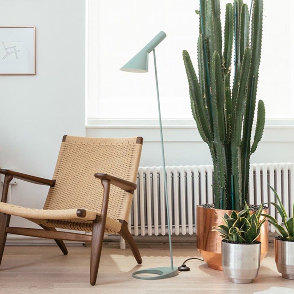 Lampe de plancher AJ - Noir by Louis Poulsen | Luminaires & cie