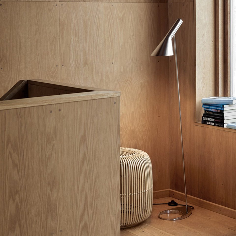 Lampe de plancher AJ - Acier inoxydable poli by Louis Poulsen | Luminaires & cie