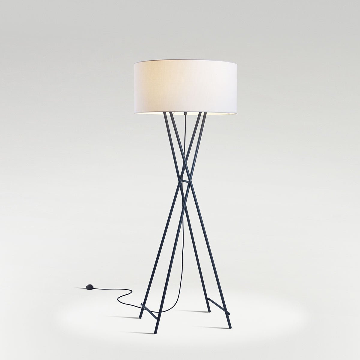 Lampe de plancher Cala - Chêne (65") by Marset | Luminaires & cie