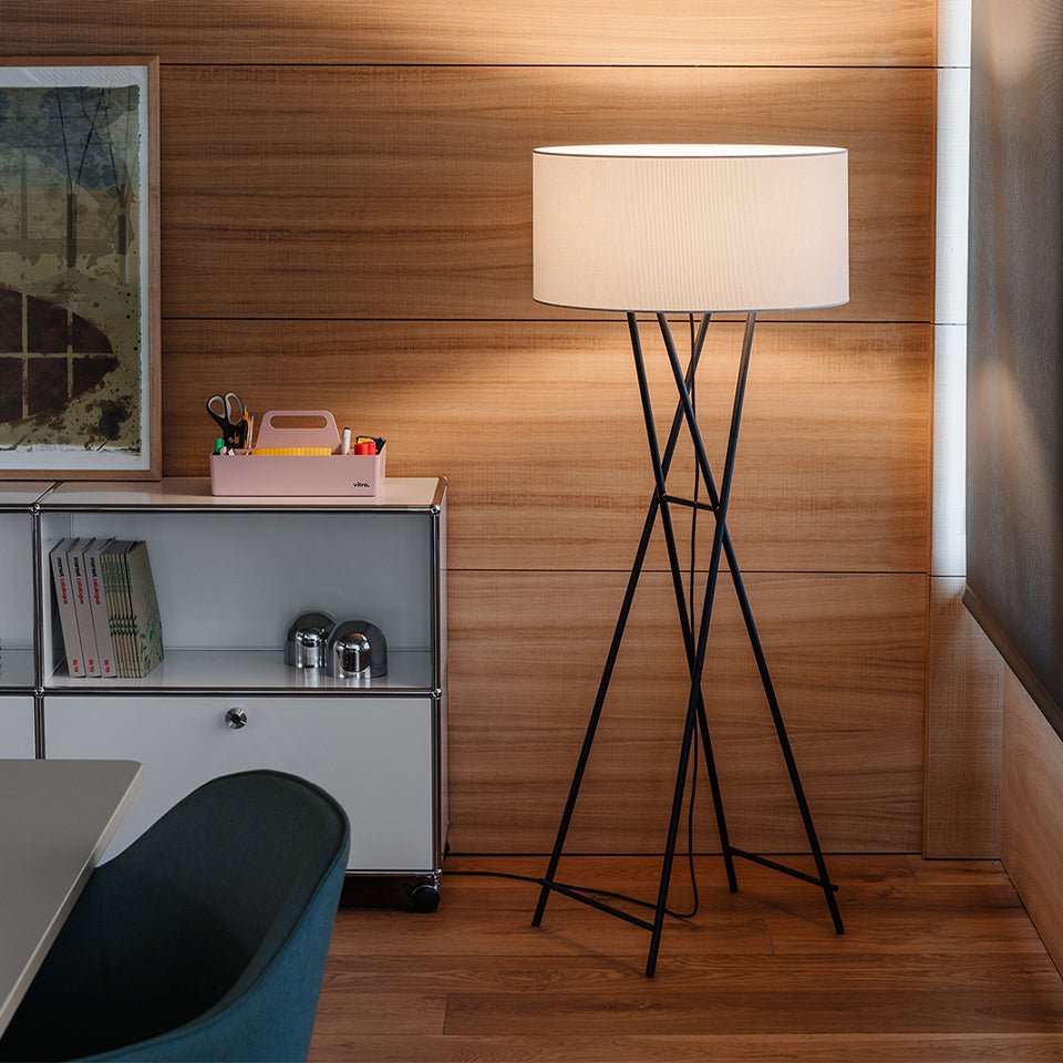 Lampe de plancher Cala - Chêne (65") by Marset | Luminaires & cie