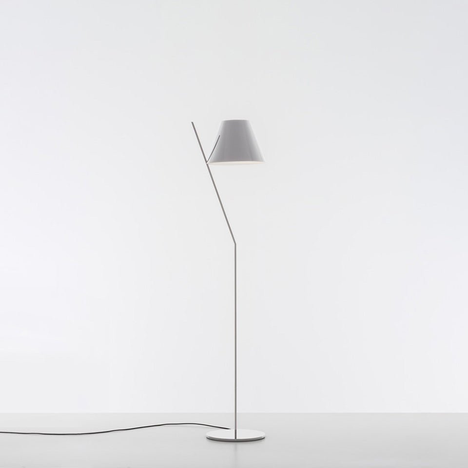 Lampe de plancher La Petite - Blanc by Artemide | Luminaires & cie