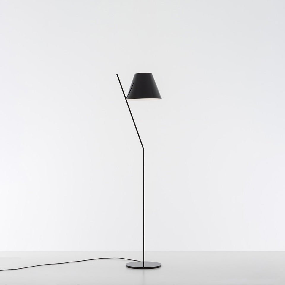 Lampe de plancher La Petite - Noir by Artemide | Luminaires & cie
