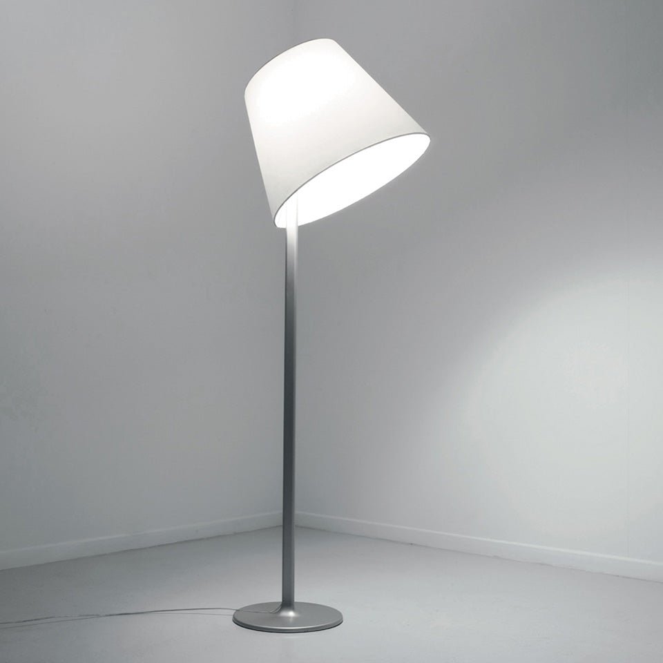 Lampe de plancher Melampo - Mega Gris by Artemide | Luminaires & cie