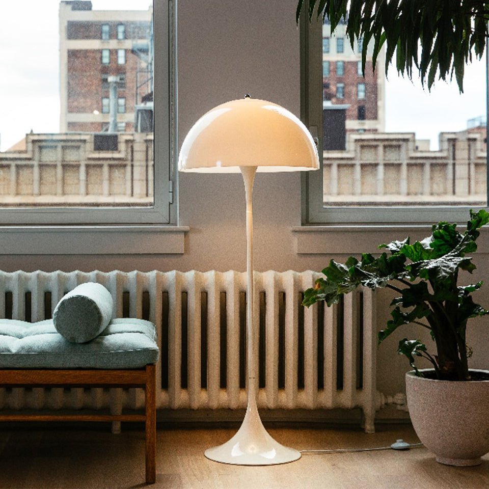 Lampe de plancher Panthella - by Louis Poulsen | Luminaires & cie