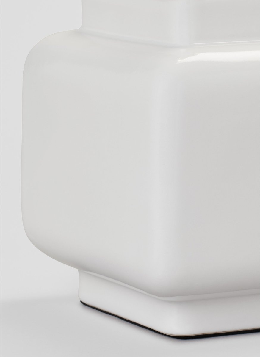 Lampe de table Anderson M - Nouveau blanc by Visual Comfort Studio | Luminaires & cie