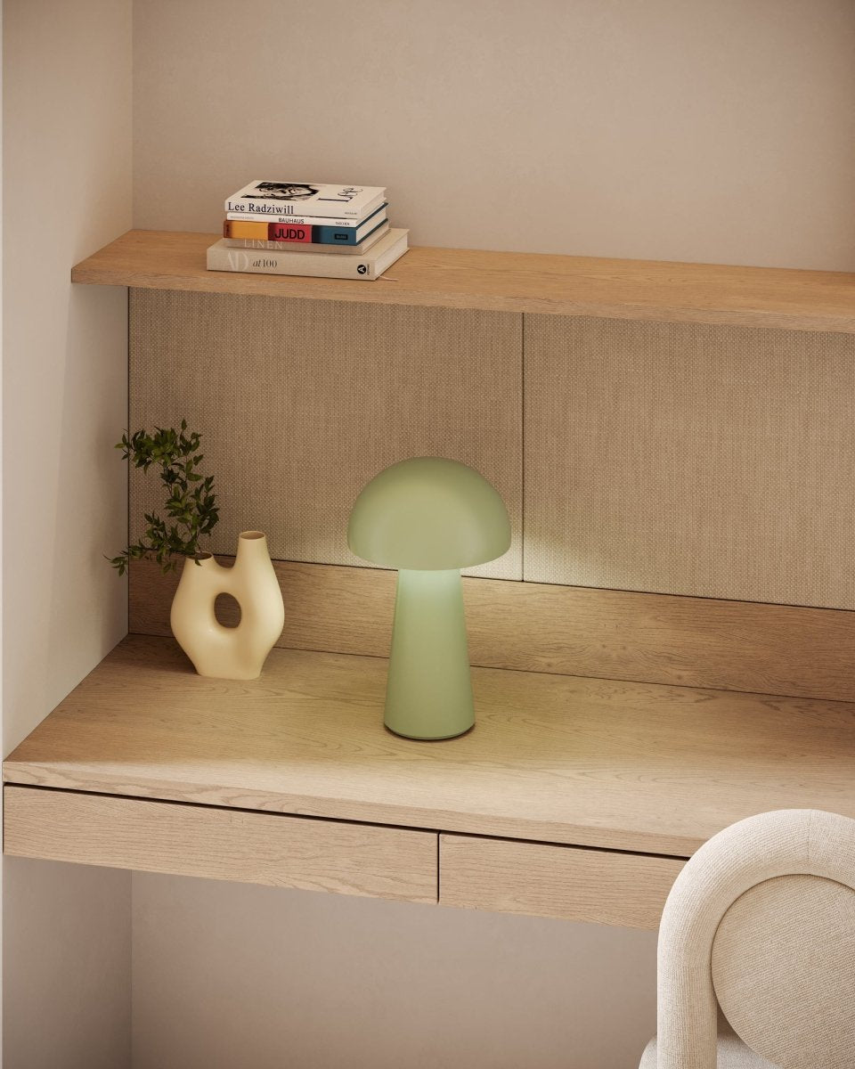 Lampe de table Asher - Verte de sauge by Kuzco Lighting | Luminaires & cie
