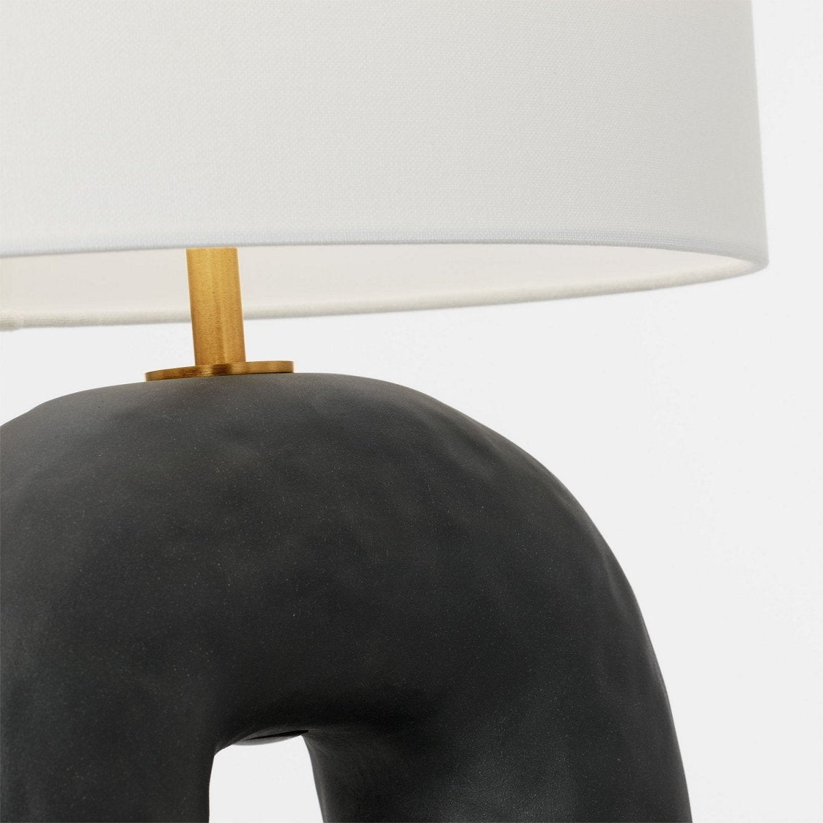 Lampe de table Aura - Céramique noire rugueuse by Visual Comfort Studio | Luminaires & cie