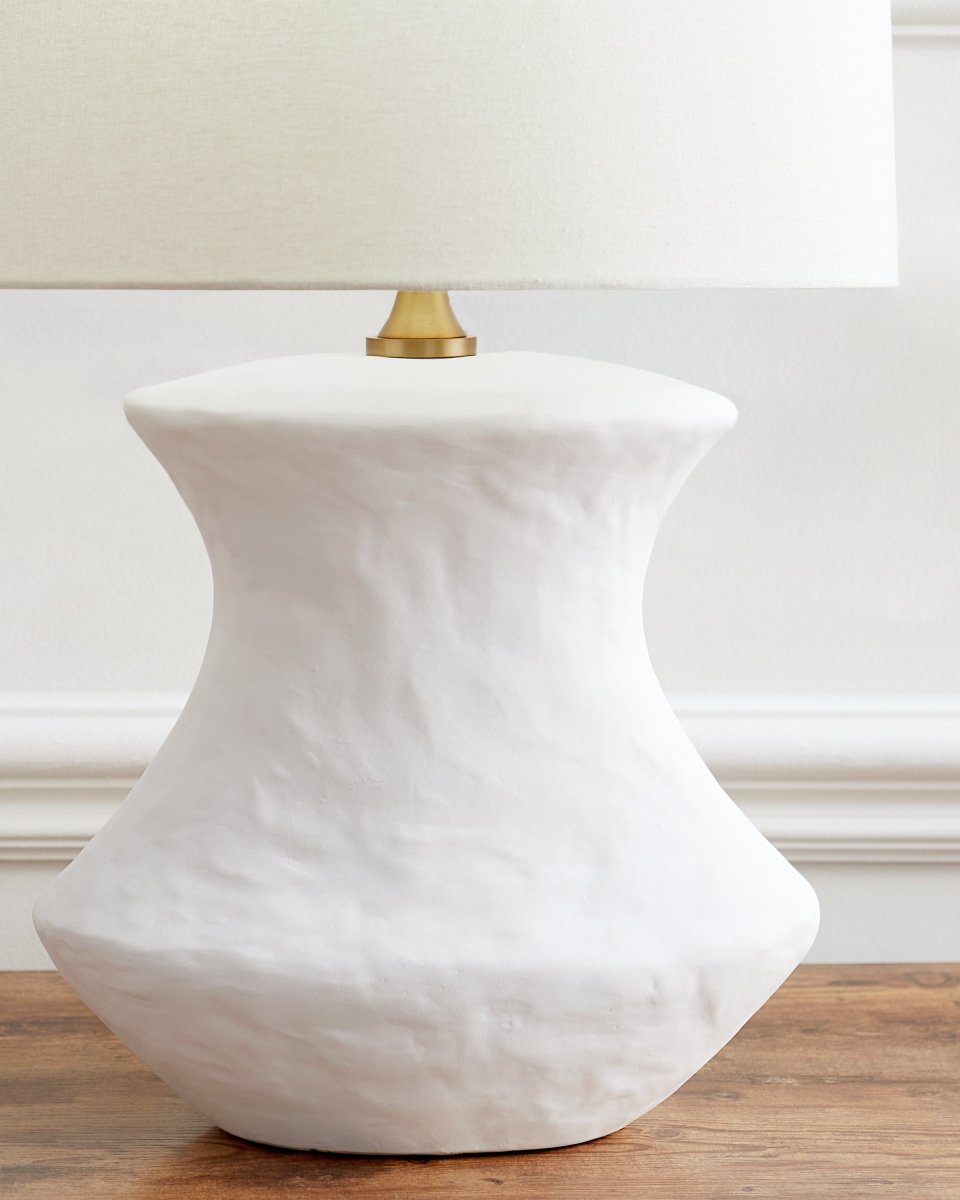 Lampe de table Bone - Céramique noire rugueuse by Visual Comfort Studio | Luminaires & cie