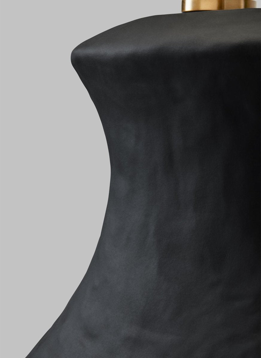 Lampe de table Bone - Céramique noire rugueuse by Visual Comfort Studio | Luminaires & cie