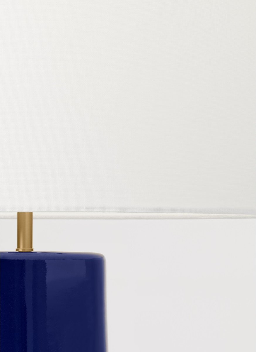 Lampe de table Cade - Bleu polaire 16" by Visual Comfort Studio | Luminaires & cie