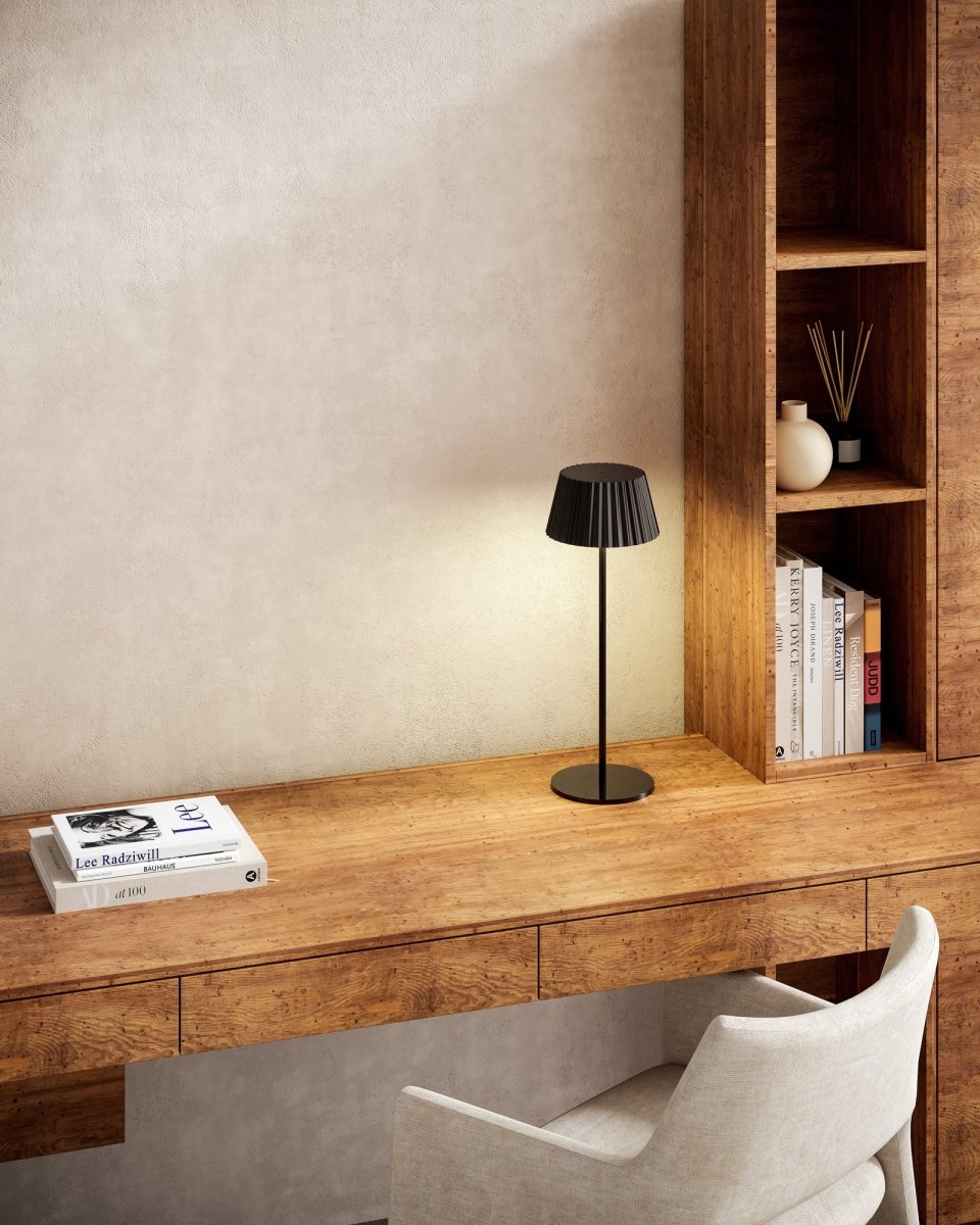 Lampe de table Dario - Noir by Kuzco Lighting | Luminaires & cie