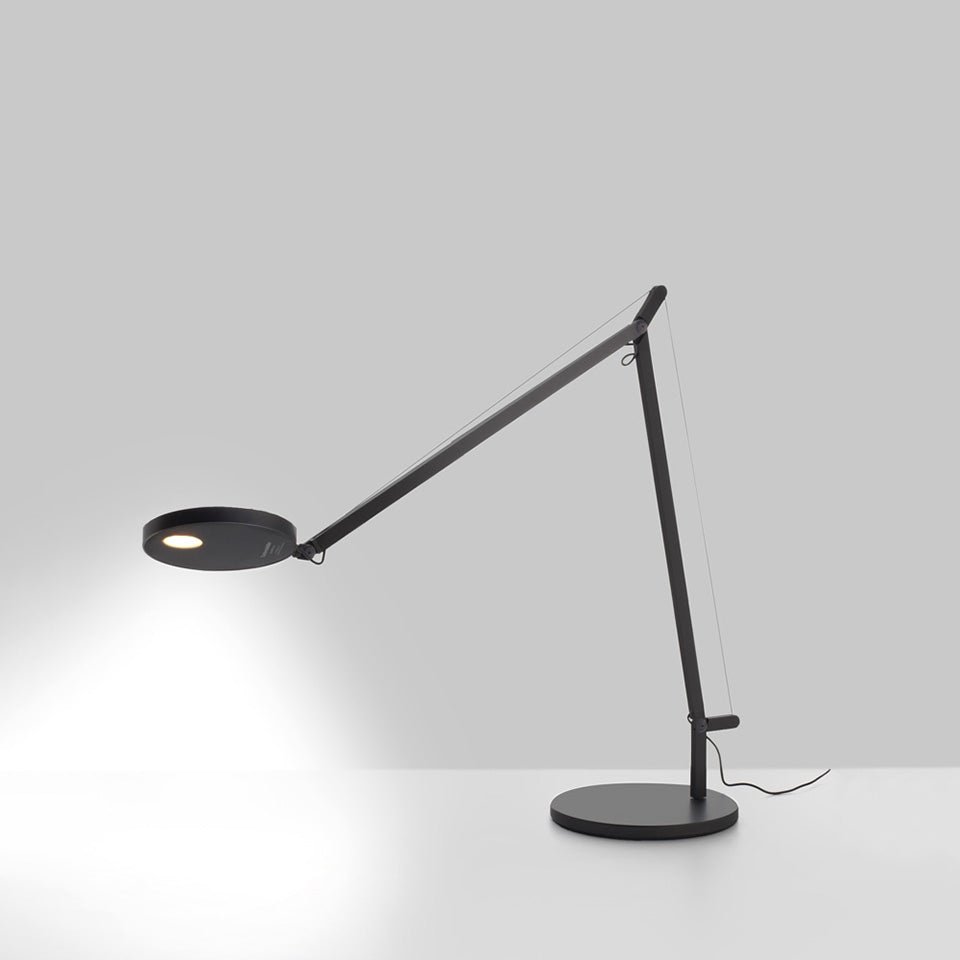 Lampe de table Demetra - Classique Gris anthracite / 3000°K Base by Artemide | Luminaires & cie