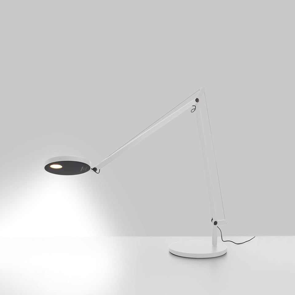 Lampe de table Demetra - Classique Blanc / 3000°K Base by Artemide | Luminaires & cie