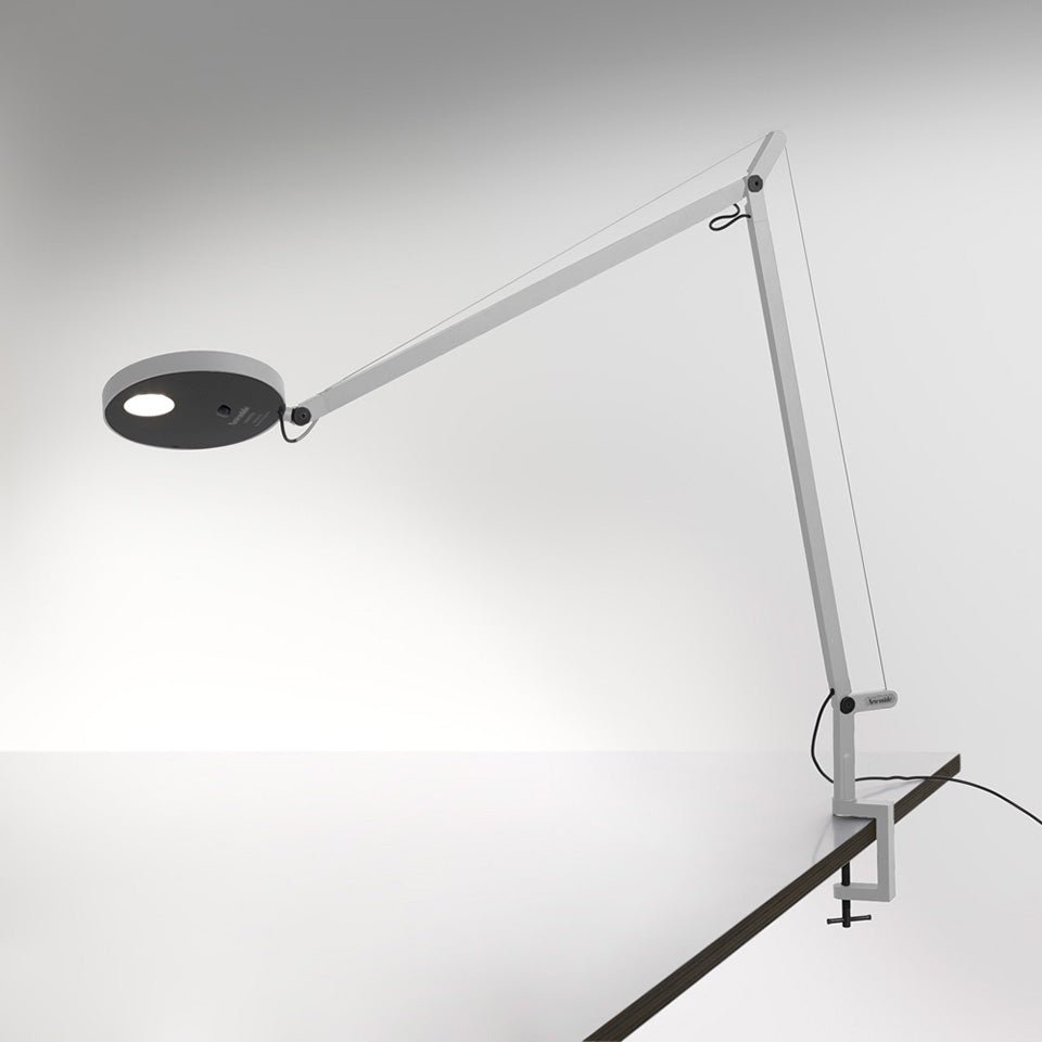 Lampe de table Demetra - Classique Blanc / 2700°K Pince by Artemide | Luminaires & cie