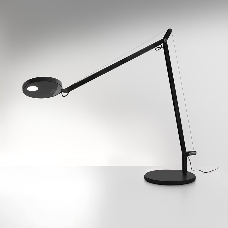 Lampe de table Demetra - Classique Noir mat / 3000°K Base by Artemide | Luminaires & cie