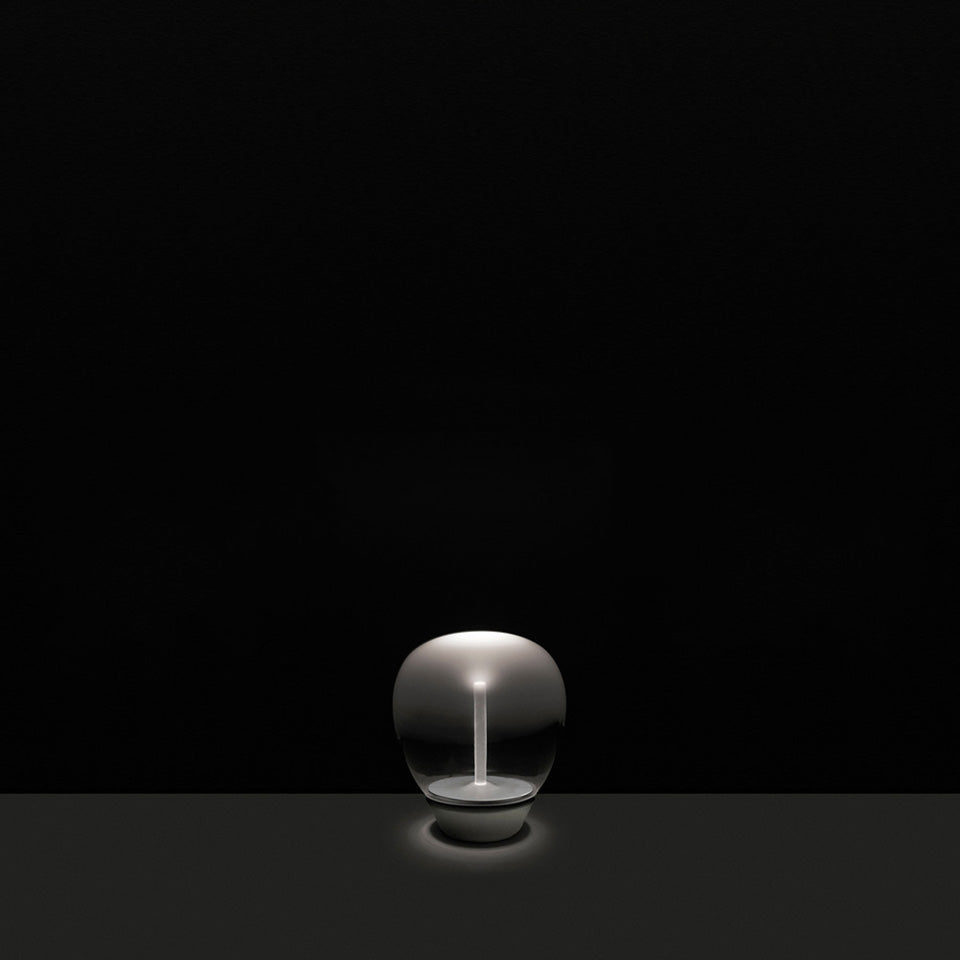 Lampe de table Empatia - 6.25" by Artemide | Luminaires & cie