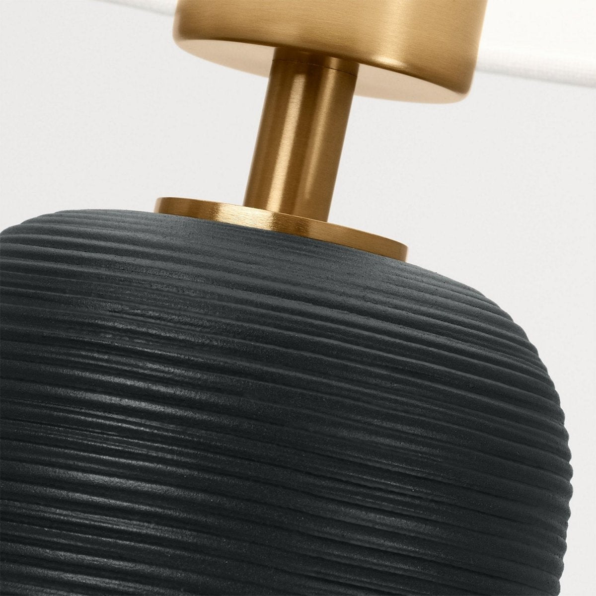 Lampe de table Fanny - Rough Black Ceramic 14 by Visual Comfort Studio | Luminaires & cie