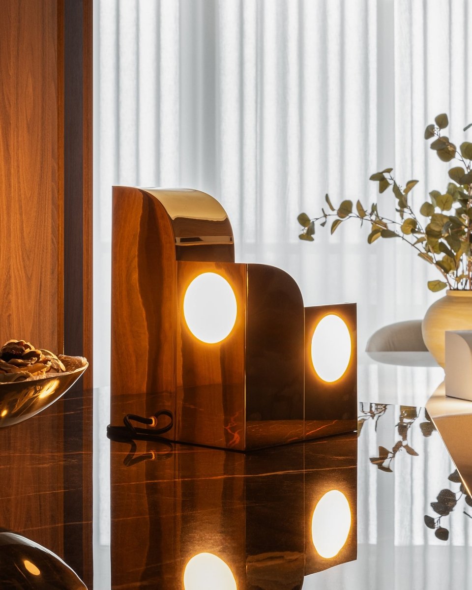 Lampe de table Gypsum - Laiton poli by Kuzco Lighting | Luminaires & cie