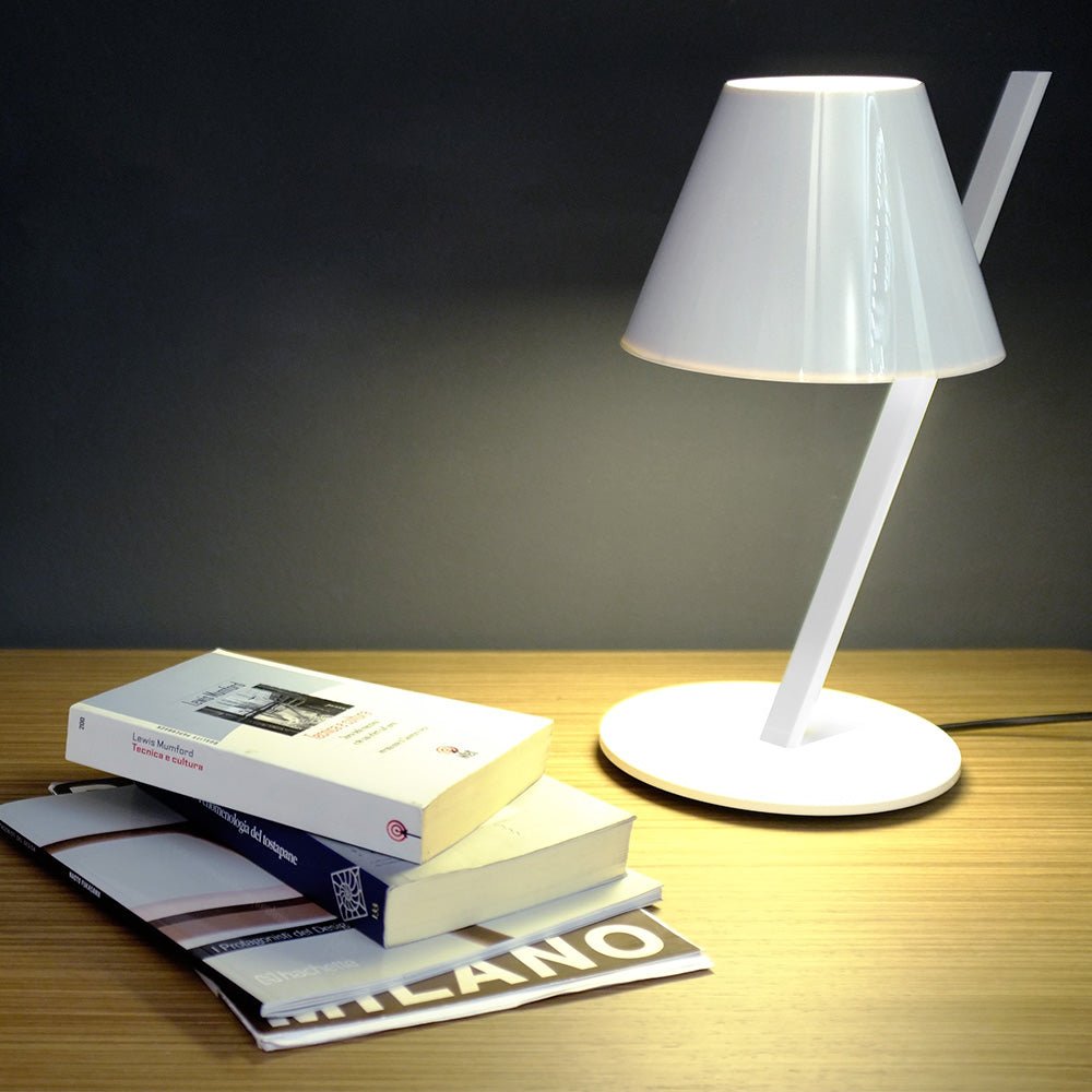 Lampe de table La Petite - Noir by Artemide | Luminaires & cie