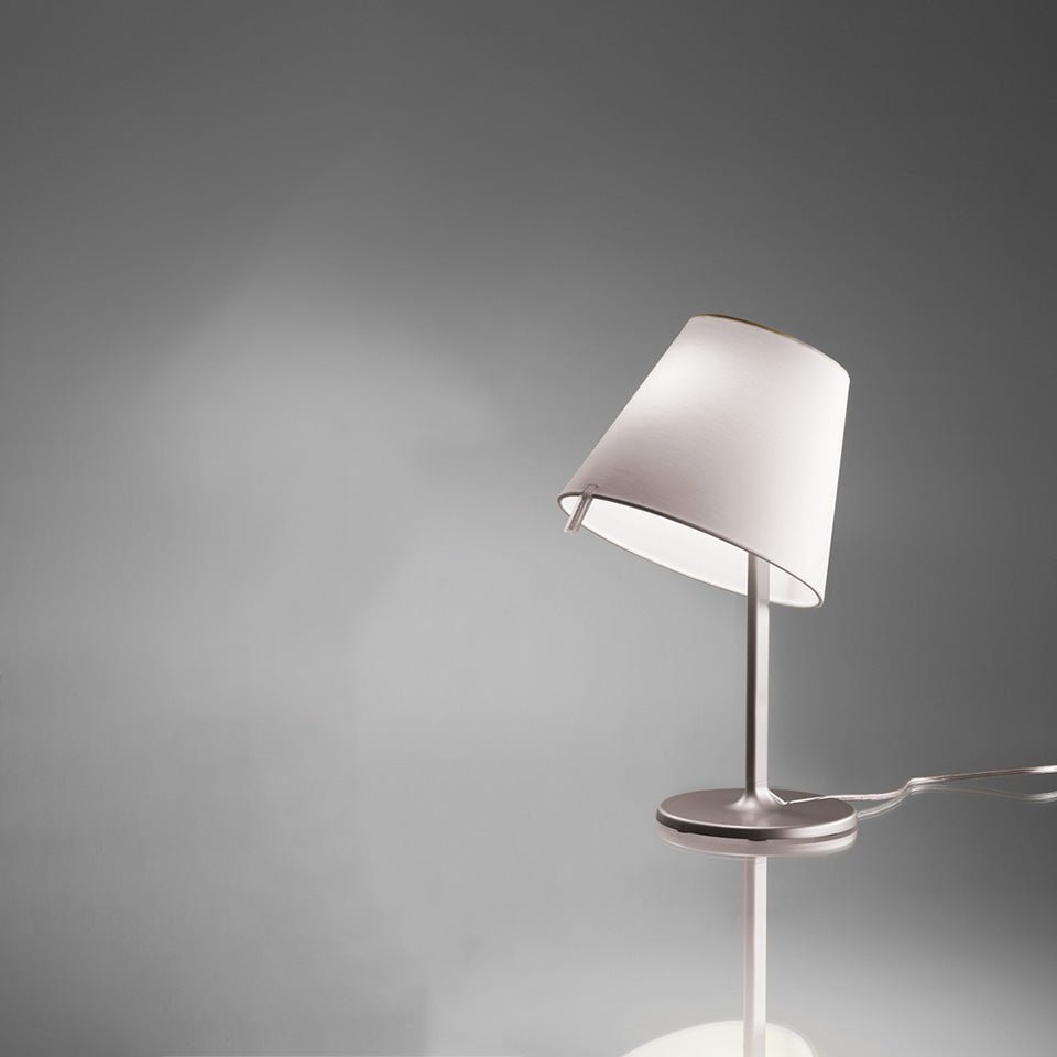 Lampe de table Melamppo - Mini Gris by Artemide | Luminaires & cie