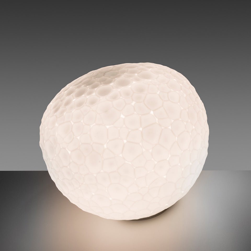 Lampe de table Meteorite - 18 7/8" by Artemide | Luminaires & cie