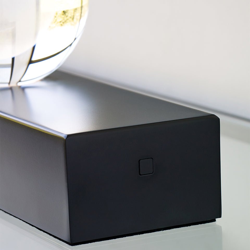 Lampe de table Mina - Marbre blanc by Tech Lighting | Luminaires & cie