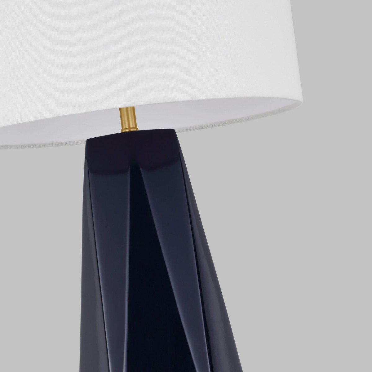 Lampe de table Moresby - Blanc brillant by Visual Comfort Studio | Luminaires & cie