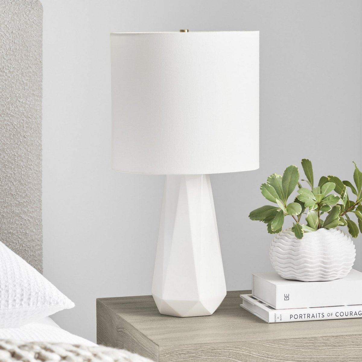 Lampe de table Moresby - Blanc brillant by Visual Comfort Studio | Luminaires & cie