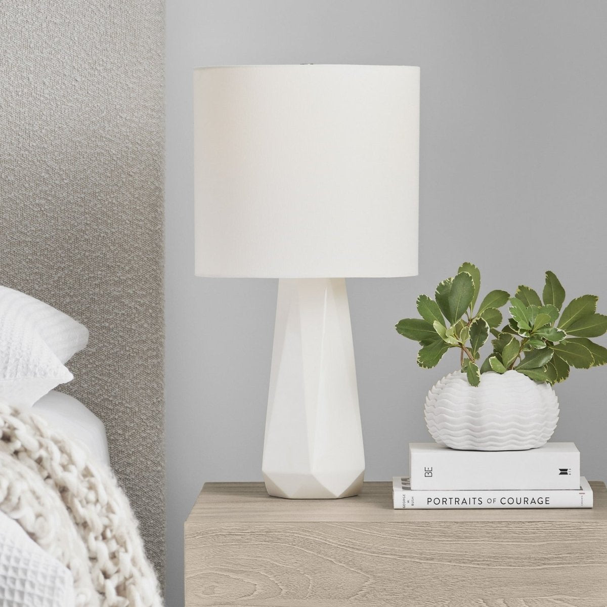 Lampe de table Moresby - Blanc brillant by Visual Comfort Studio | Luminaires & cie