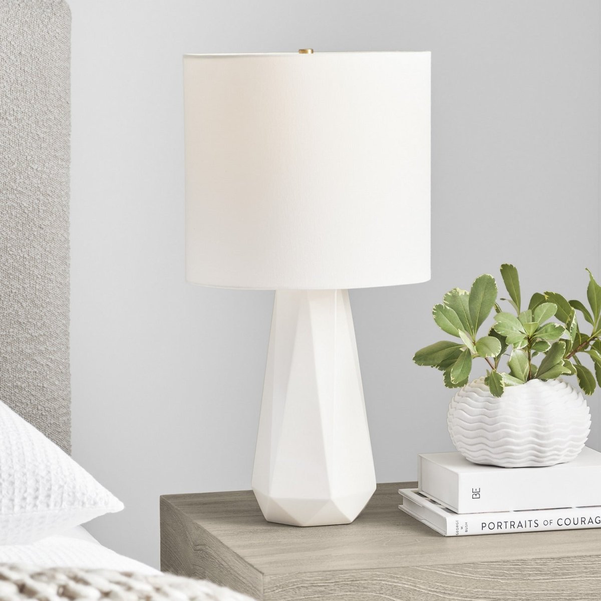 Lampe de table Moresby - Blanc brillant by Visual Comfort Studio | Luminaires & cie